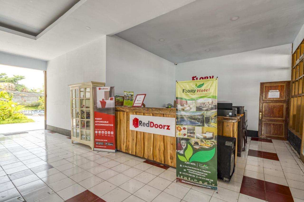 Reddoorz Plus @ Flory Hotel Yogyakarta Extérieur photo