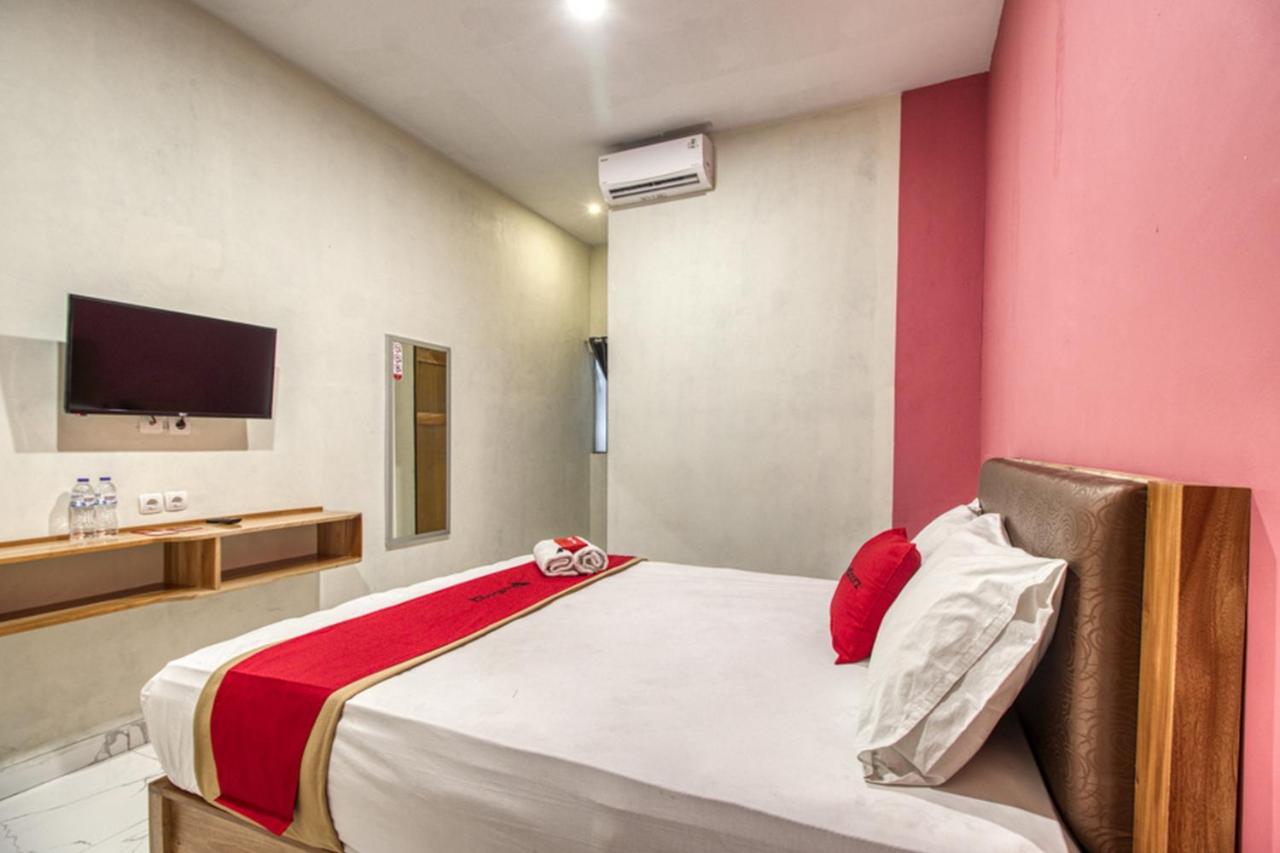 Reddoorz Plus @ Flory Hotel Yogyakarta Extérieur photo