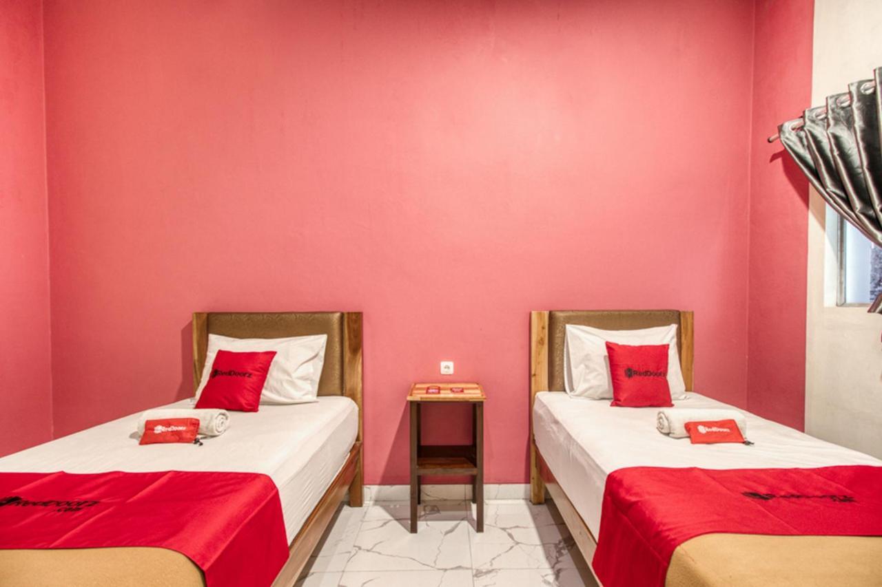 Reddoorz Plus @ Flory Hotel Yogyakarta Extérieur photo