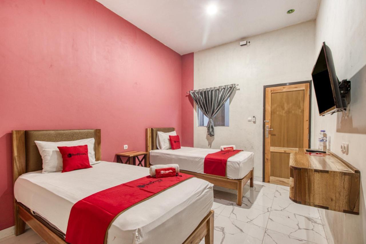 Reddoorz Plus @ Flory Hotel Yogyakarta Extérieur photo