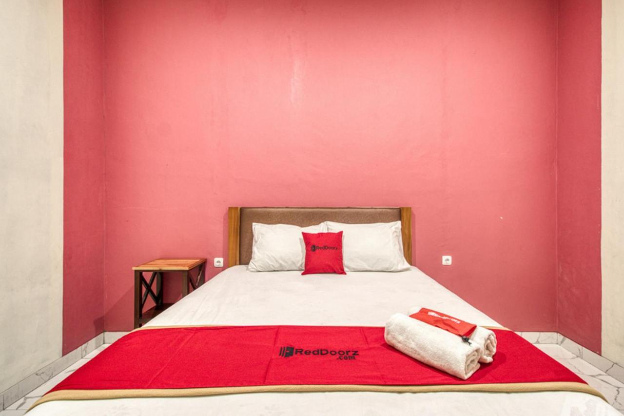 Reddoorz Plus @ Flory Hotel Yogyakarta Extérieur photo
